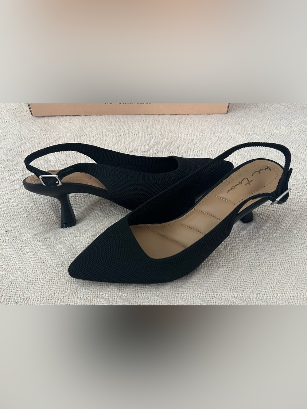 Me Too Zani -NR Pointed-toe slingback pump Kitten heel Black Size 6M